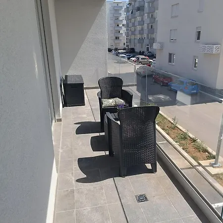 Διαμέρισμα Marta *